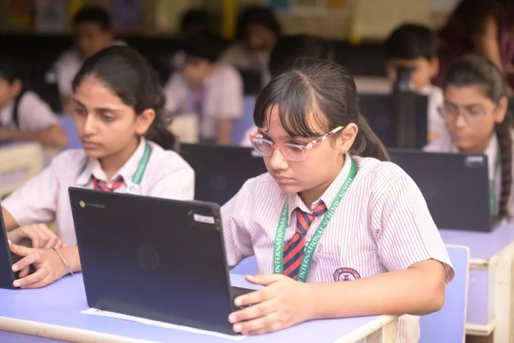Chromebooks for digital learning at Sapphire